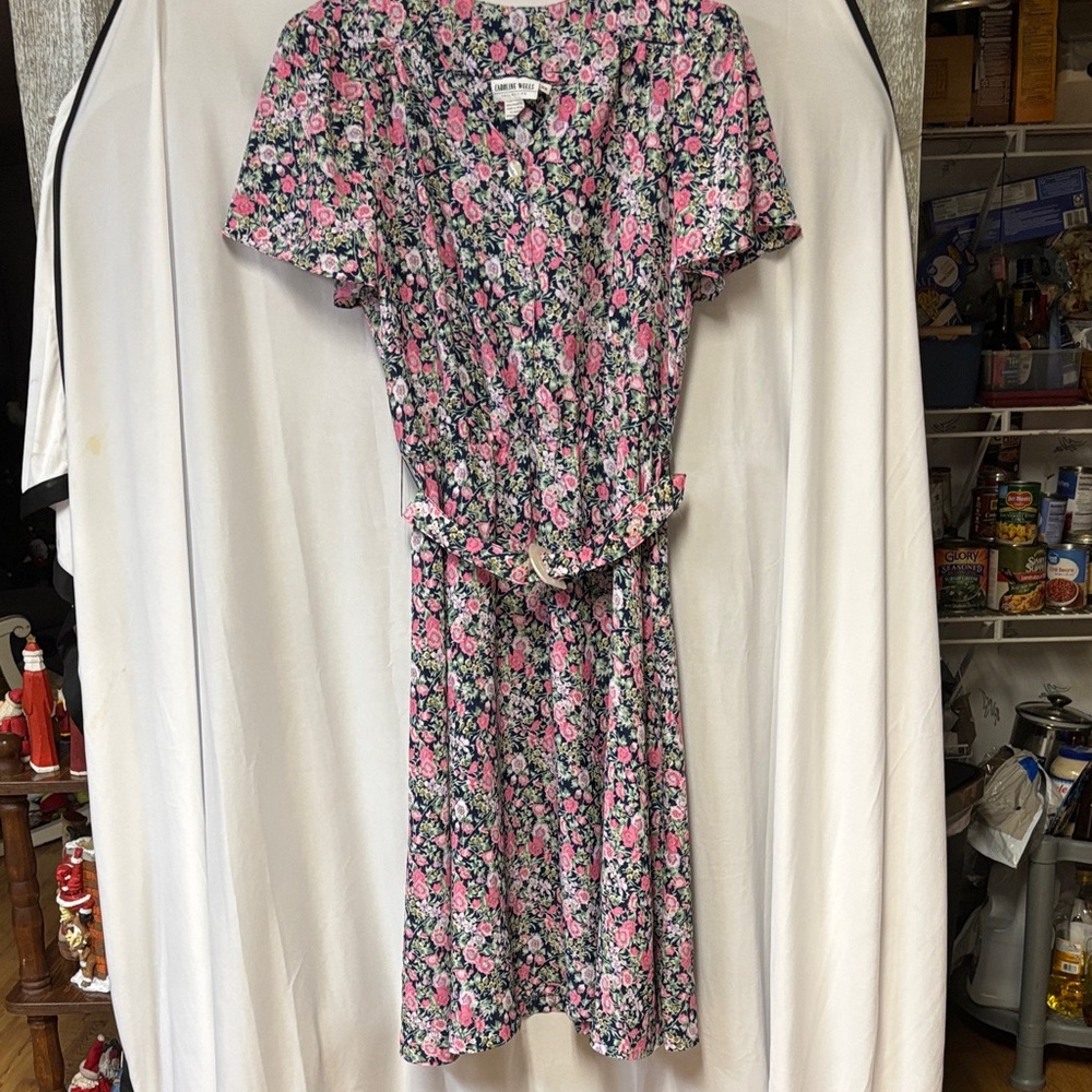 Vintage Caroline Wells Elegant Floral Midi Dress in Pink and Black